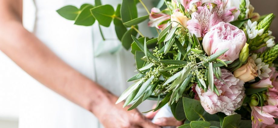 How to Choose Your Wedding Flower Arrangements